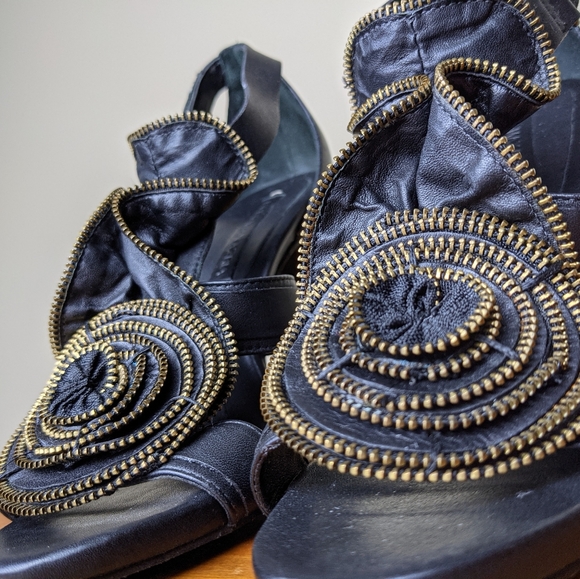 *Excellent Condition* BCBG Zipper Rose Heels - Picture 7 of 8